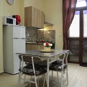 https://la-casetta-del-viale-13.palermohotels.org